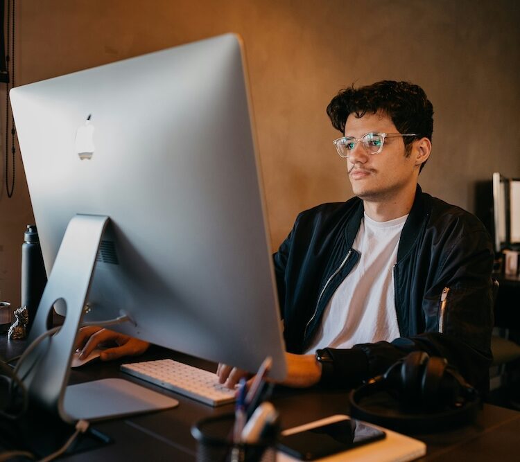 Is learning programming still worth it in 2025? thumbnail